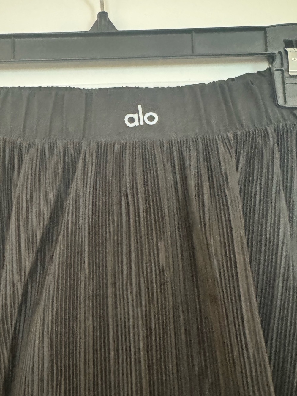 Like New! Alo Yoga Micro Plisse Black Tennis Skirt/ Medium - Picture 6 of 6